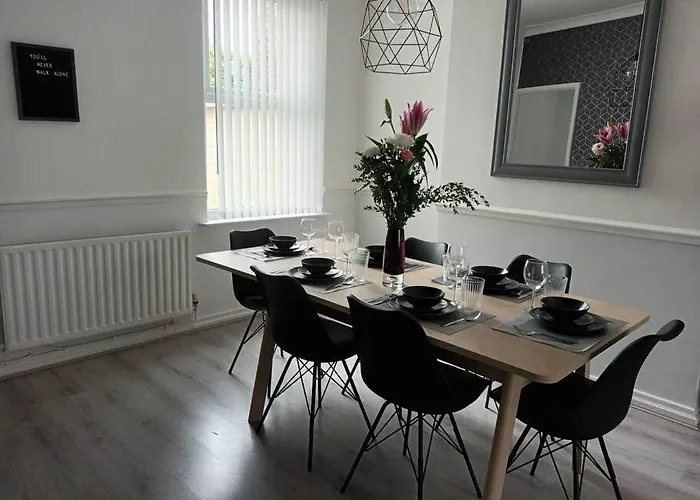 Antonio Str Liverpool 6 Beds
