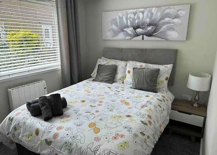 Modern 2Br Flat In Sale - Peaceful Stay In M33 - Great Transport Links