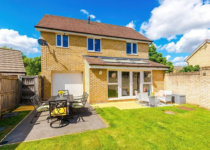 Stunning Riverside 3-Bed Home By 53 Degrees Property In Manchester With Garden & Free Parking!